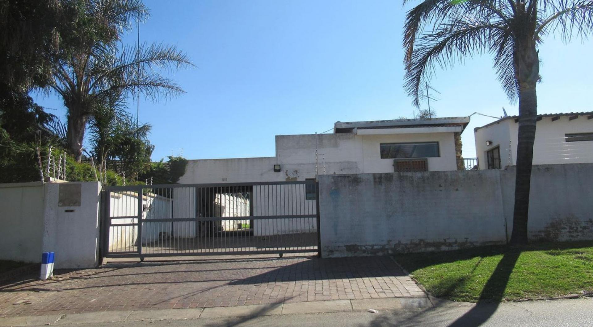 Front View of property in Gillview