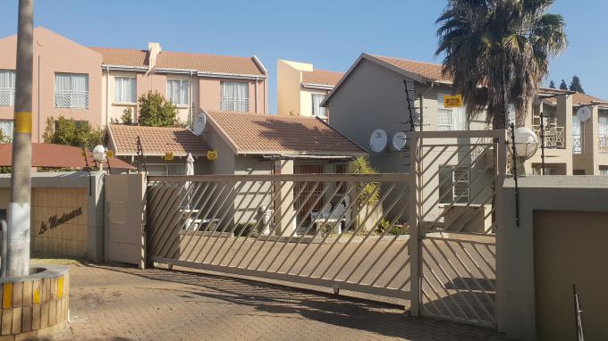 2 Bedroom Sectional Title for Sale For Sale in Verwoerdpark - Private Sale - MR229484