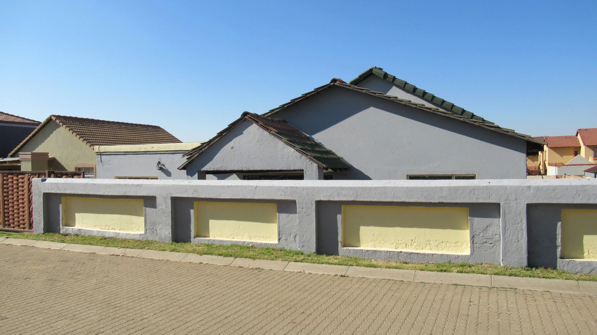 Standard Bank EasySell 4 Bedroom House for Sale in Heidelber Standard Bank EasySell 4 Bedroom House for Sale in Heidelber