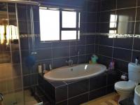 Main Bathroom of property in Bayswater