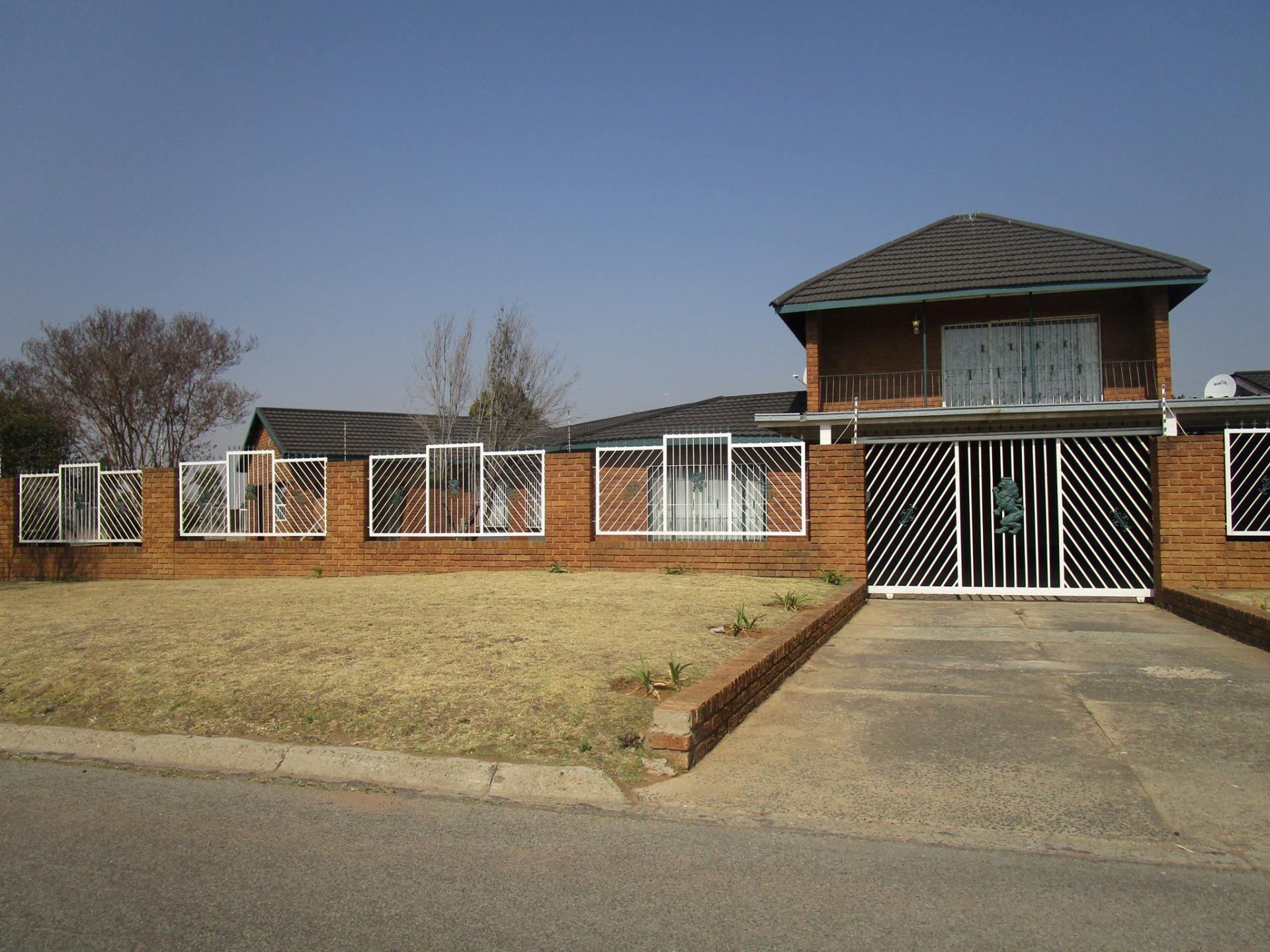 Front View of property in Van Dykpark