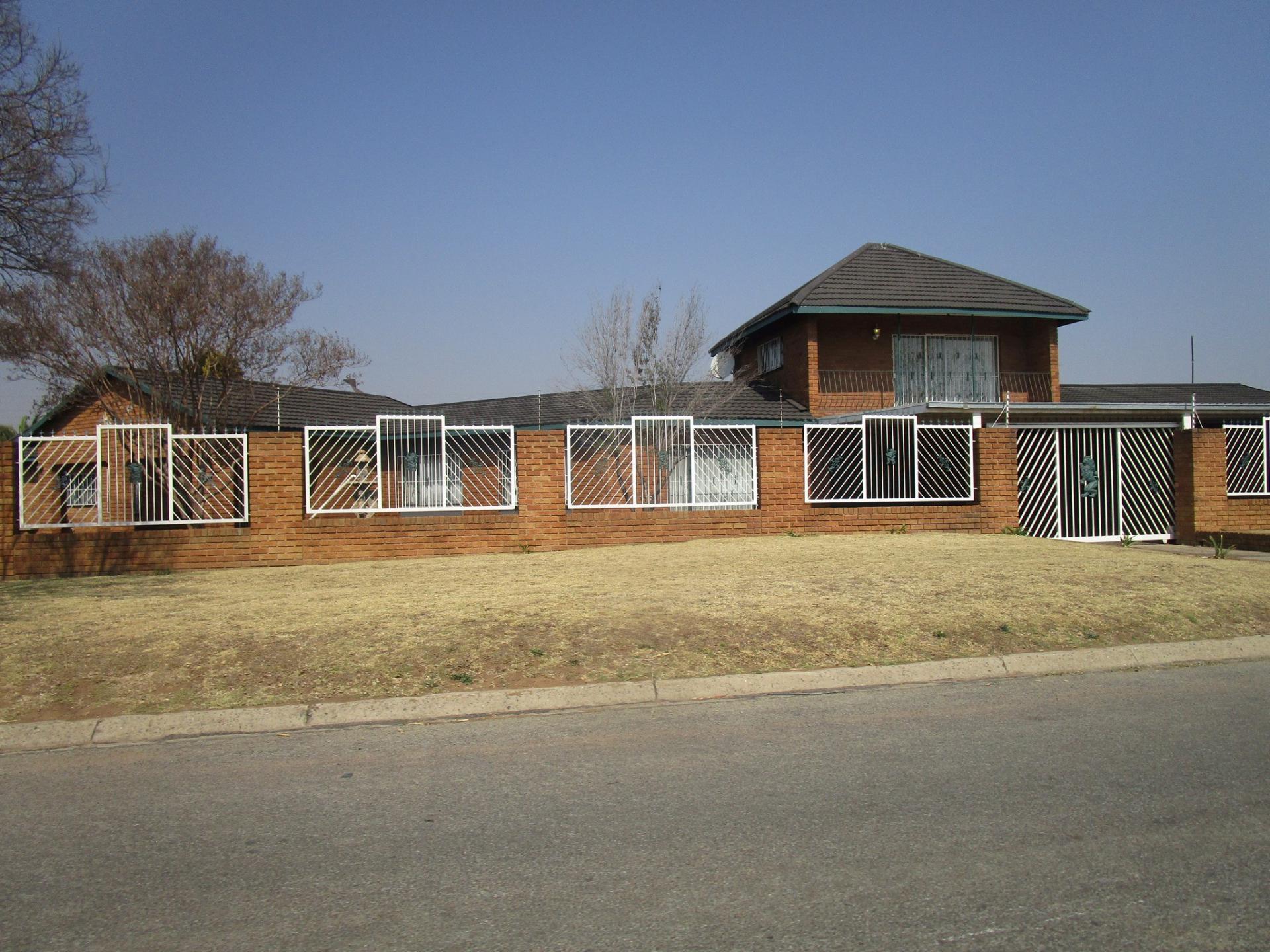 Front View of property in Van Dykpark