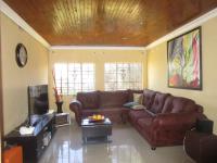 Lounges - 17 square meters of property in Klipspruit West