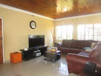 Lounges - 17 square meters of property in Klipspruit West