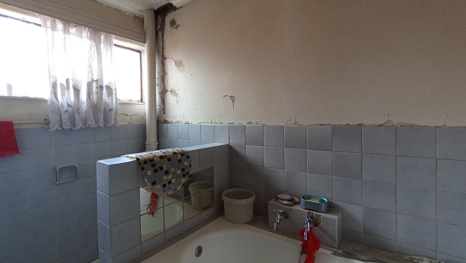 Bathroom 1 - 8 square meters of property in Georgetown