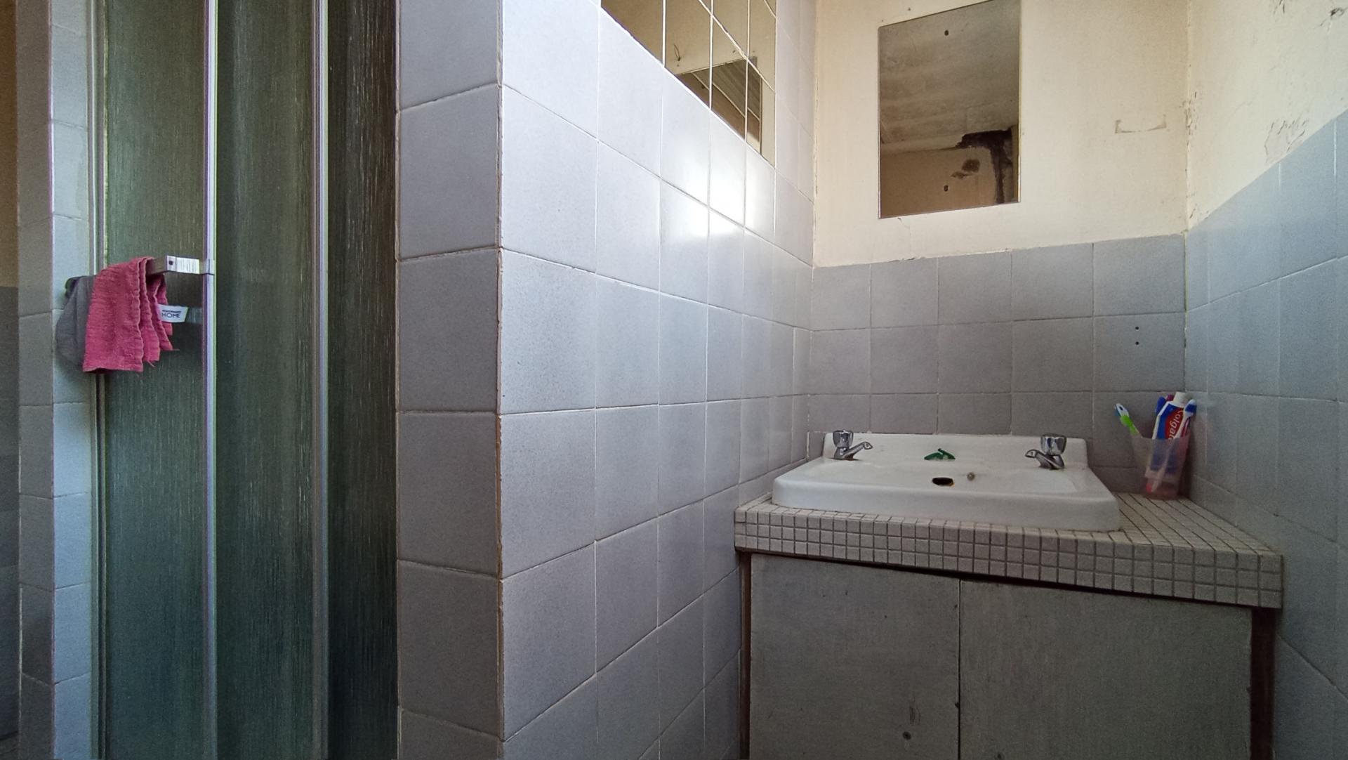Bathroom 1 - 8 square meters of property in Georgetown