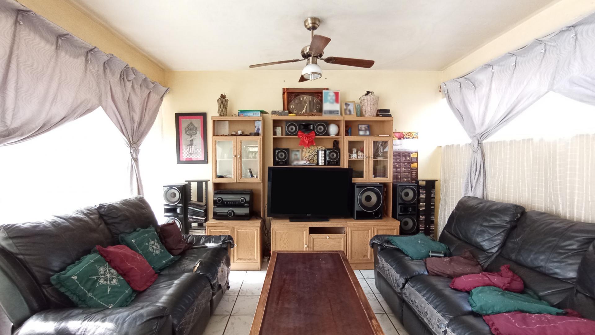 Lounges - 16 square meters of property in Georgetown