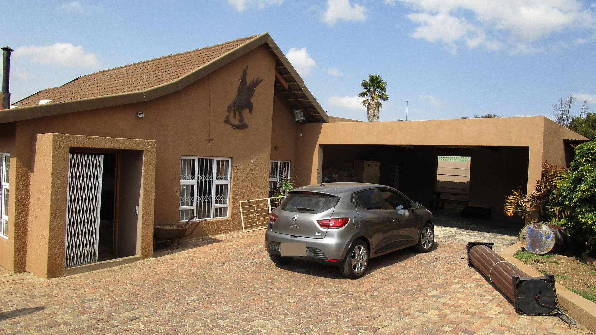 Front View of property in Kempton Park