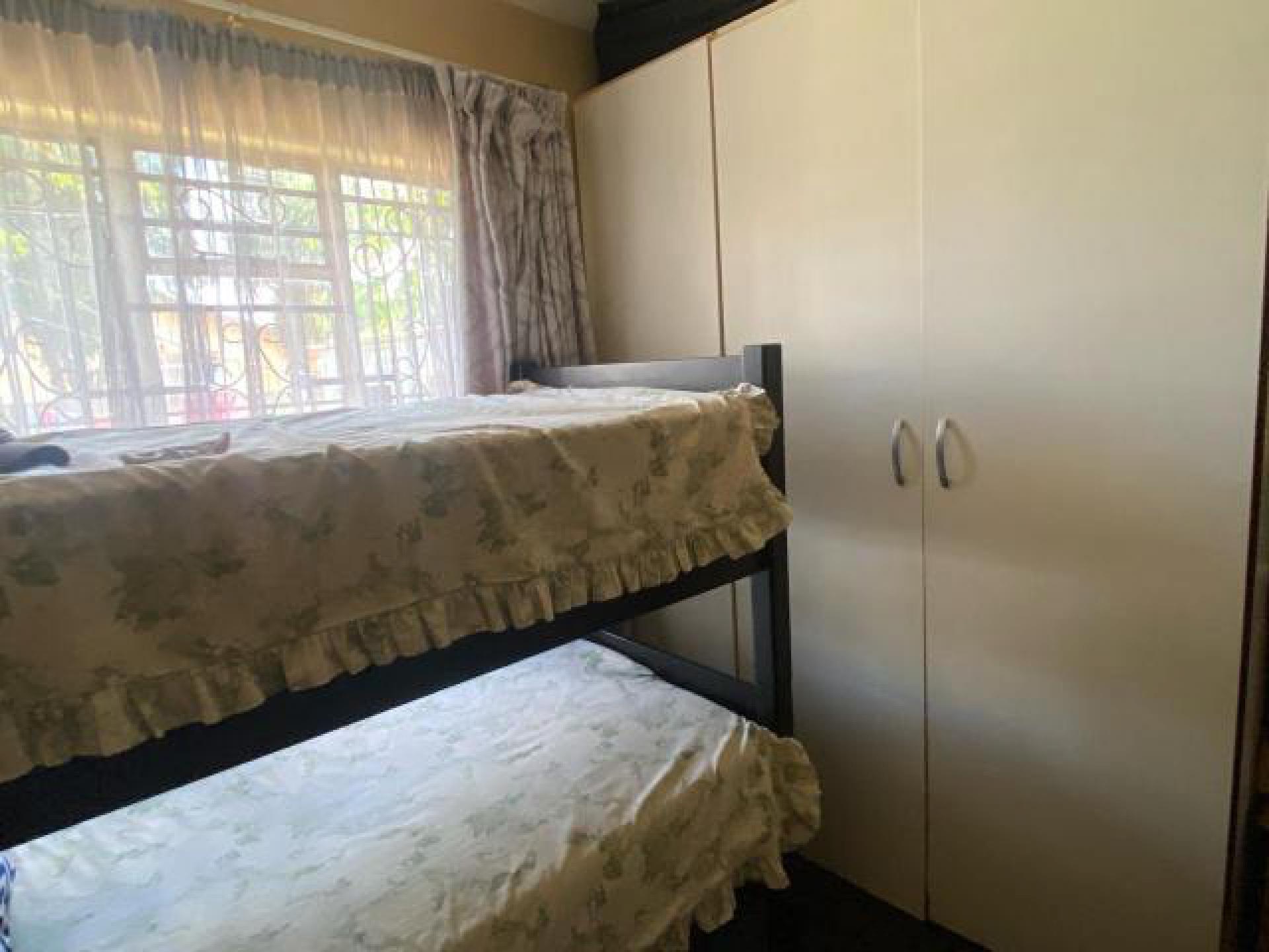 Bed Room 1 of property in Bosmont