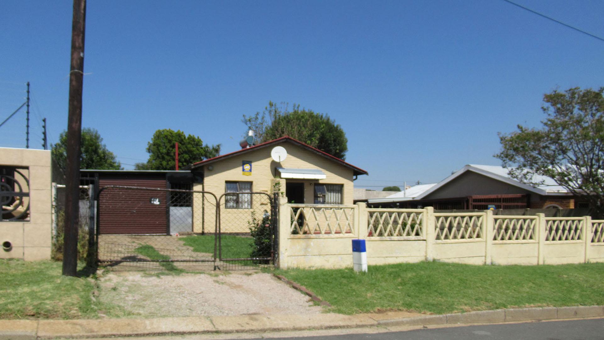 Front View of property in Bosmont