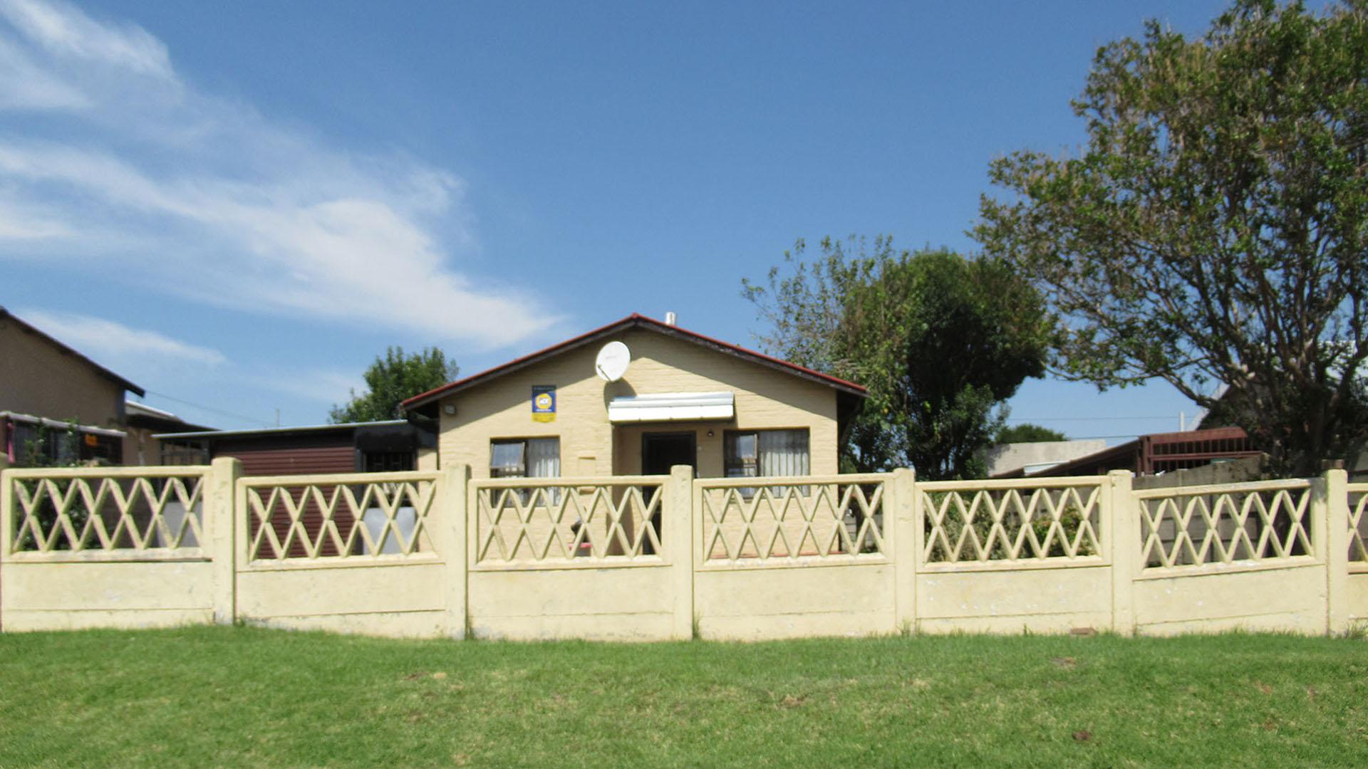 Front View of property in Bosmont