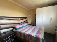 Main Bedroom of property in Bosmont