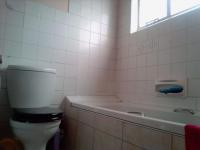 Bathroom 1 of property in Southernwood