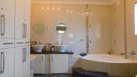 Main Bathroom - 11 square meters of property in Riverside - DBN