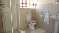 Bathroom 3+ - 36 square meters of property in Glen Marais