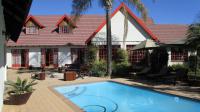 Front View of property in Glen Marais