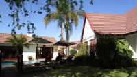 Front View of property in Glen Marais