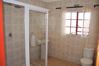 Bathroom 3+ - 36 square meters of property in Glen Marais
