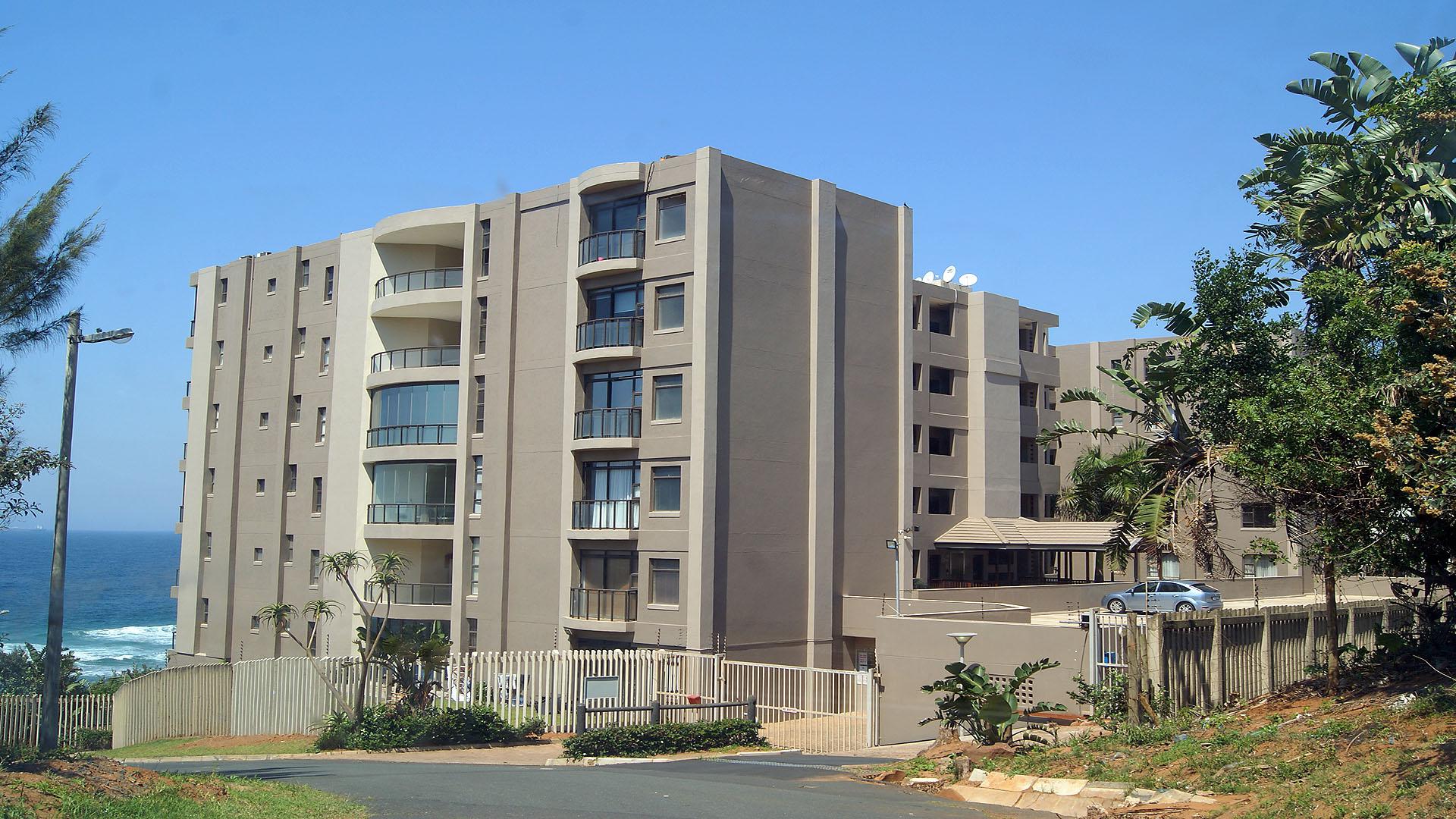 Front View of property in La Mercy