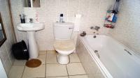 Main Bathroom - 5 square meters of property in Marburg