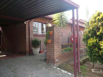 3 Bedroom Simplex for Sale For Sale in Garsfontein - Private Sale - MR23253