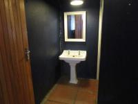 Bathroom 2 - 2 square meters of property in Three Rivers