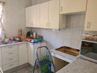 Kitchen of property in Safarituine