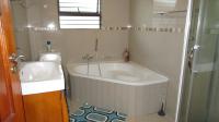 Main Bathroom - 5 square meters of property in New Redruth