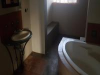 Bathroom 1 - 10 square meters of property in Hartbeespoort