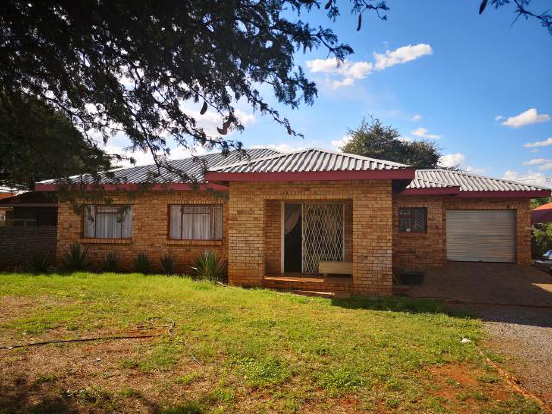 Front View of property in Kuruman