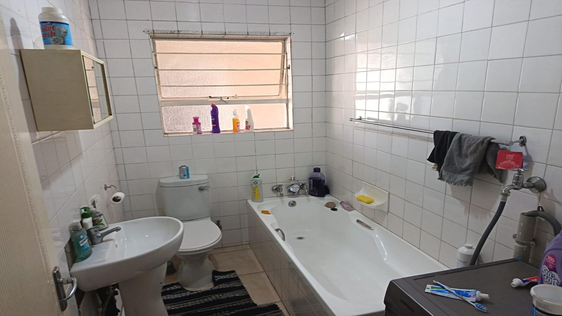 Bathroom 1 of property in Krugersdorp