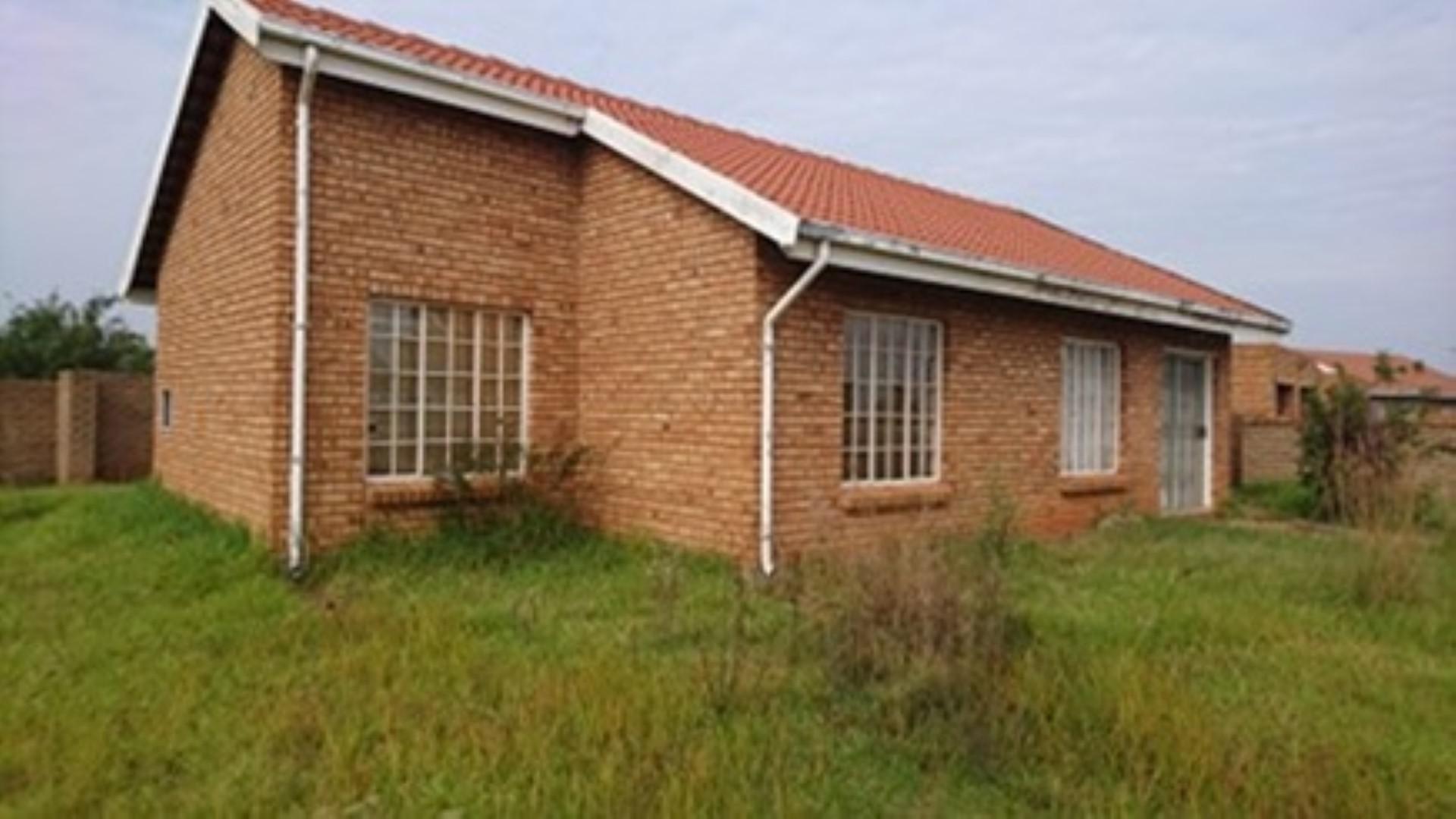 Front View of property in Carletonville