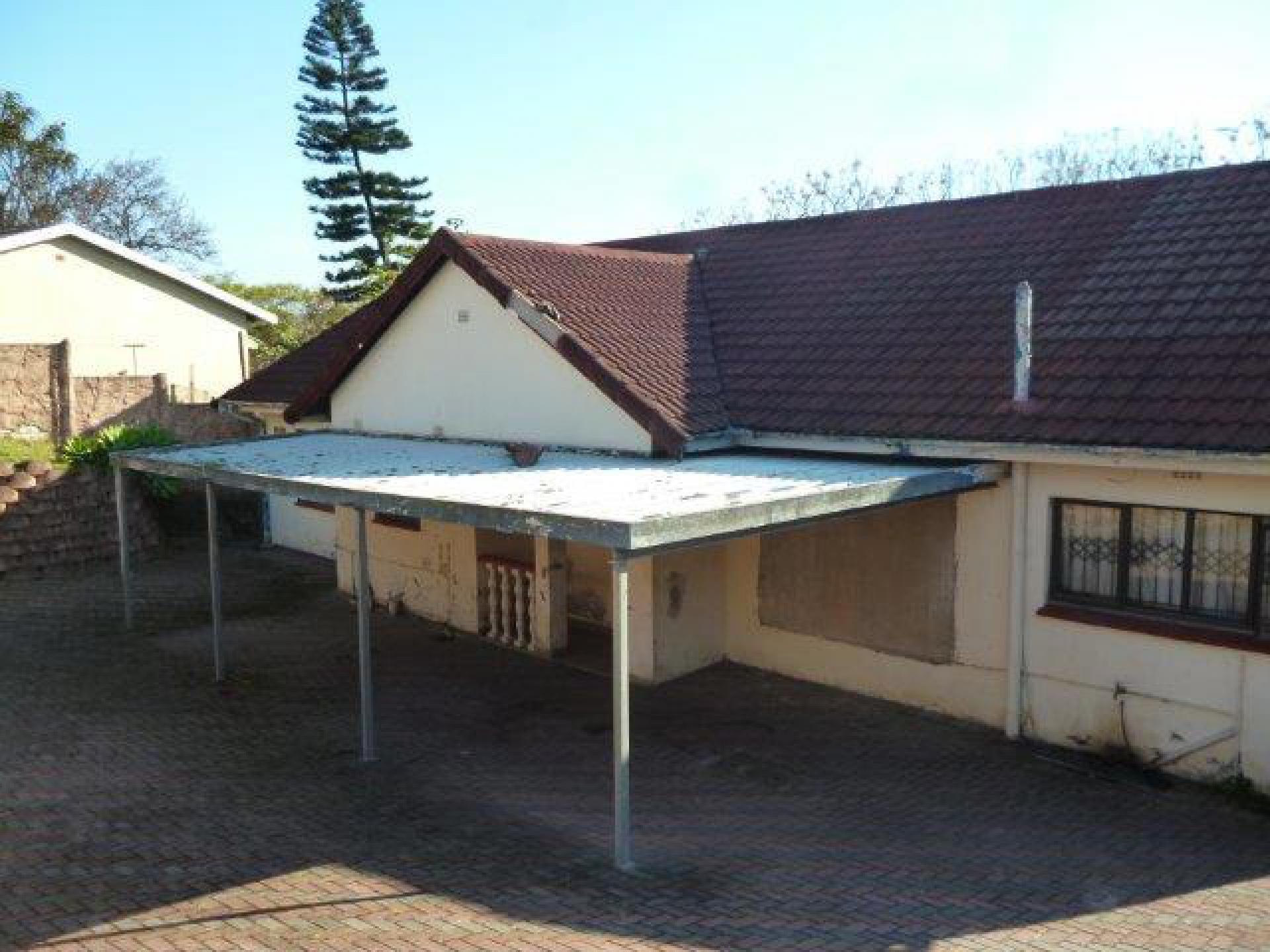 Front View of property in Amanzimtoti 