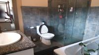 Bathroom 3+ - 4 square meters of property in Meyersdal