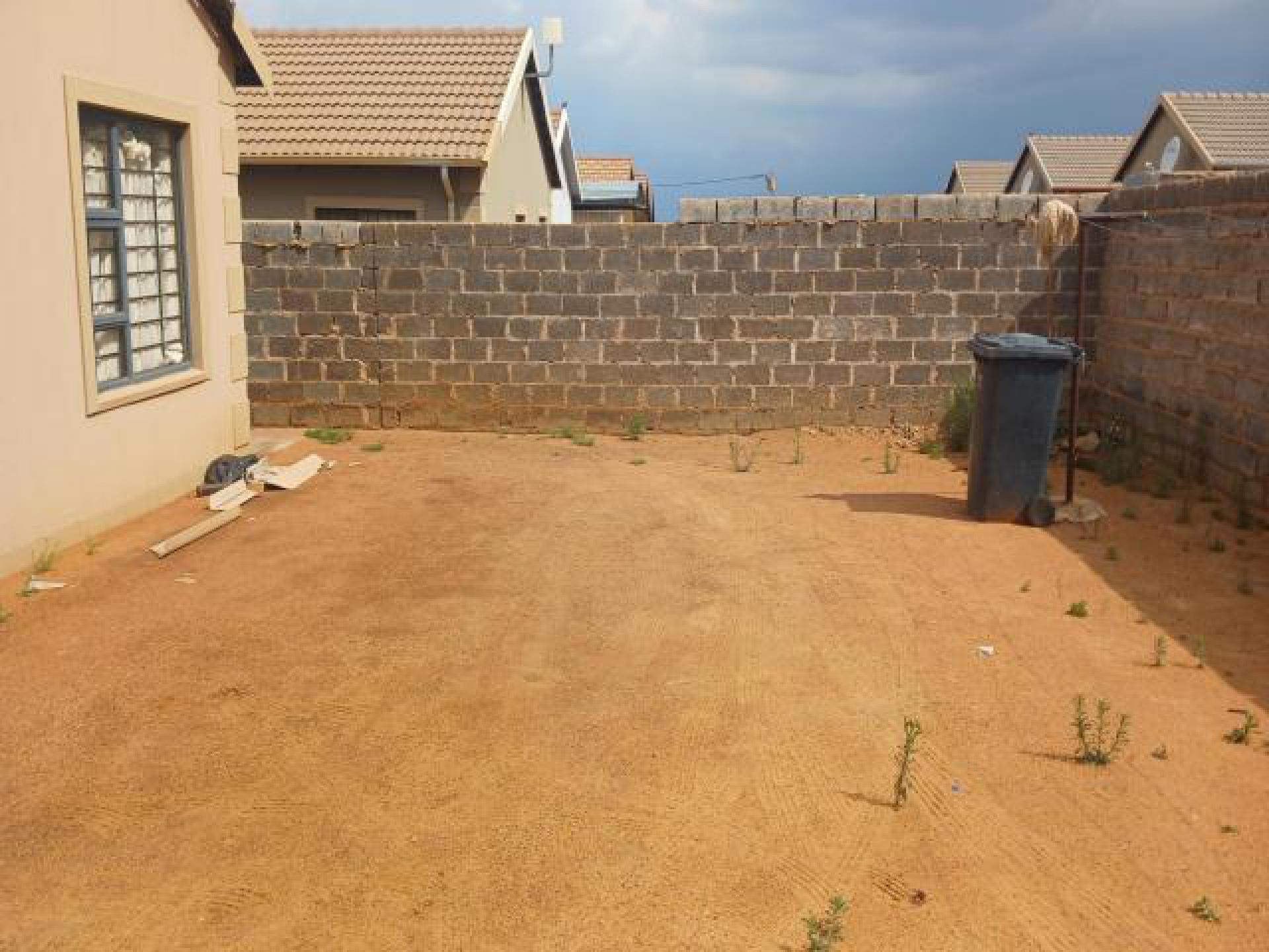 Front View of property in Toekomsrus