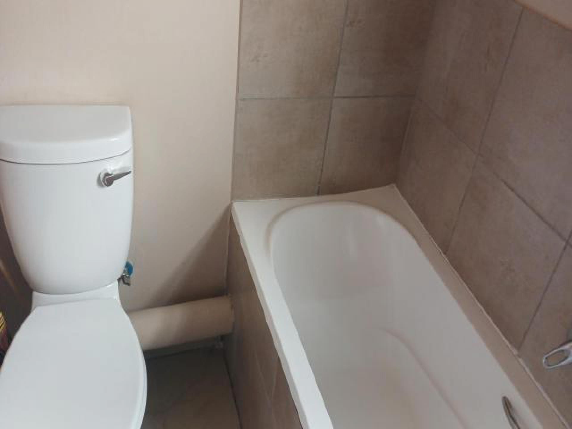 Bathroom 1 of property in Toekomsrus