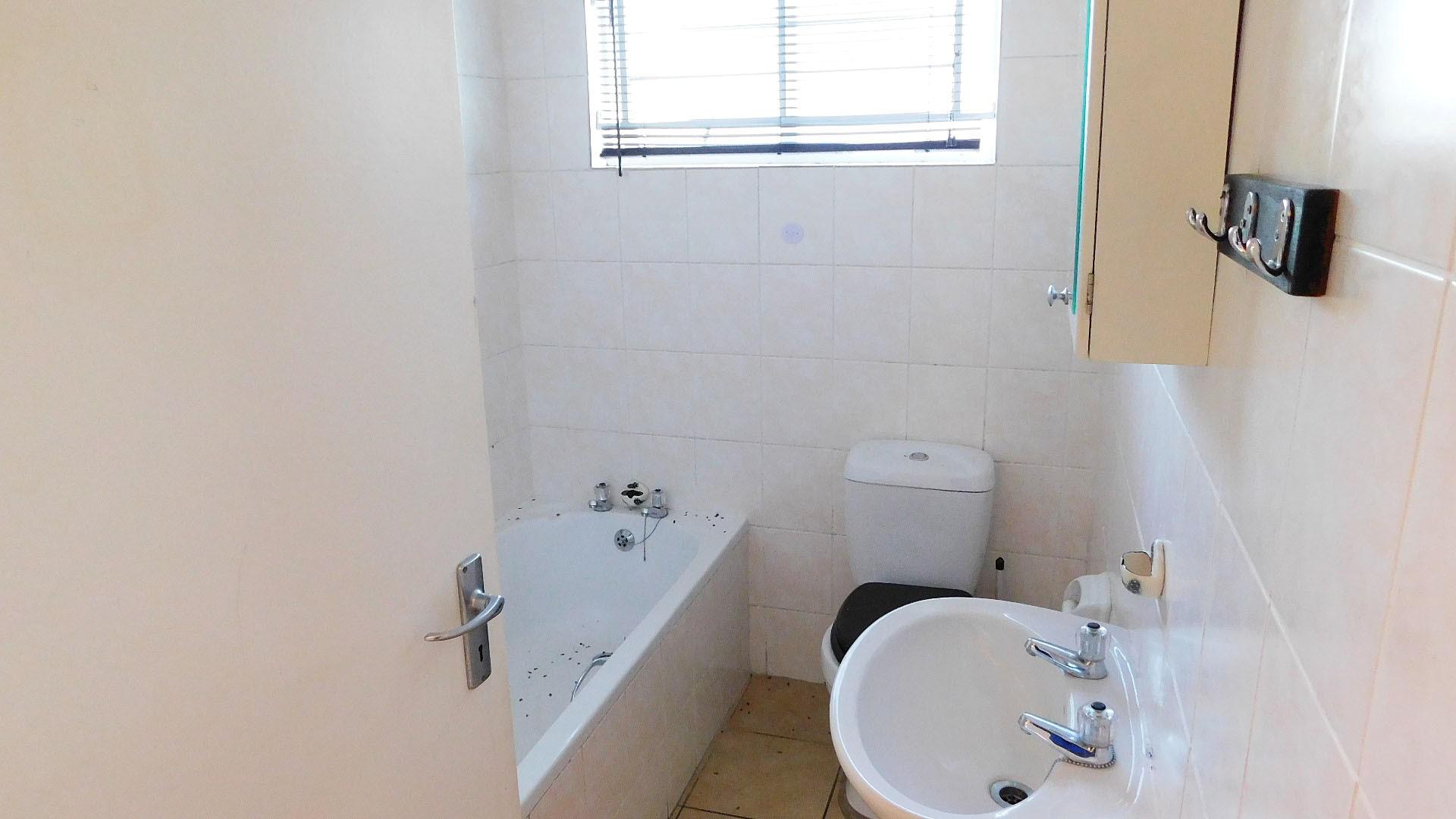 Bathroom 1 - 4 square meters of property in Ballito