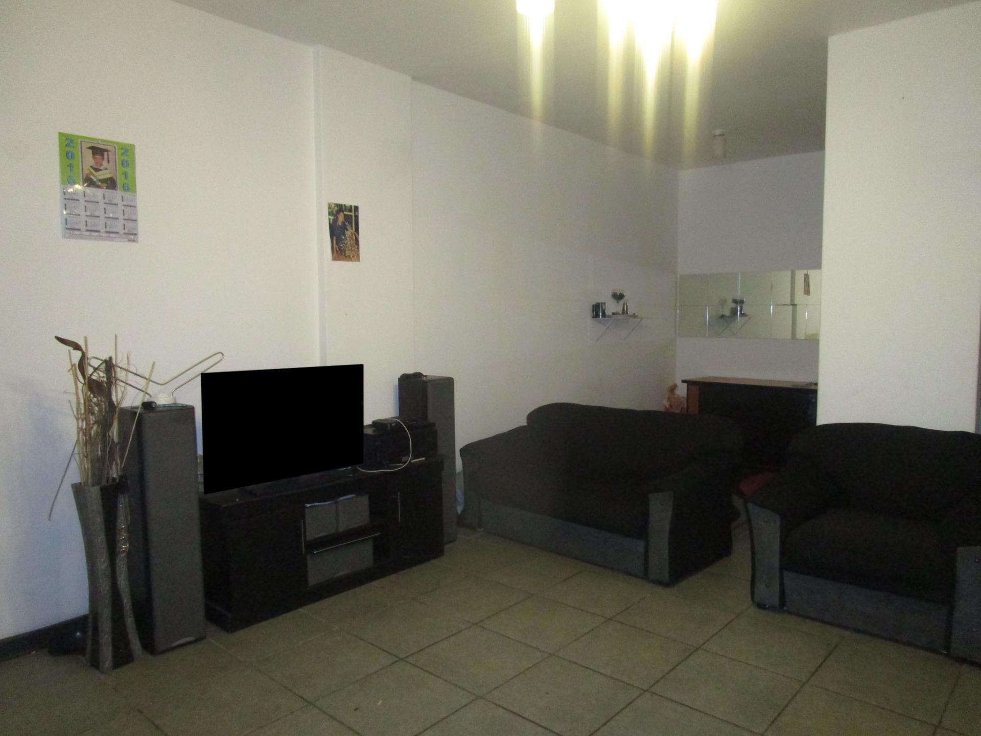Lounges - 20 square meters of property in Berea - JHB
