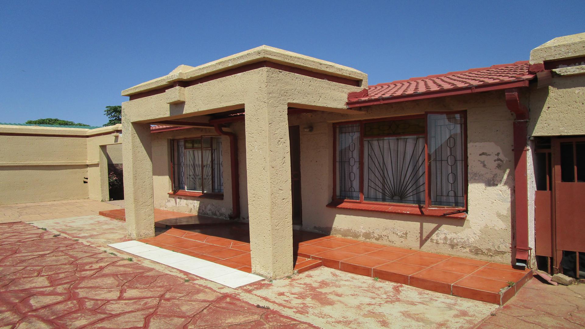 Front View of property in Soshanguve