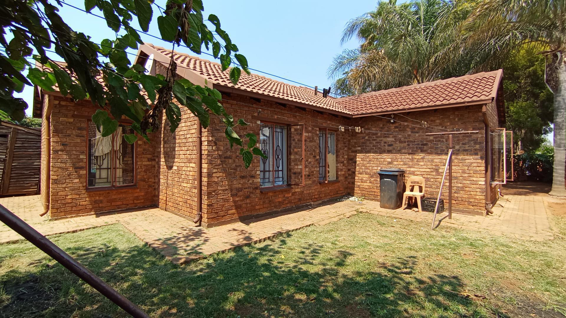 Front View of property in The Orchards