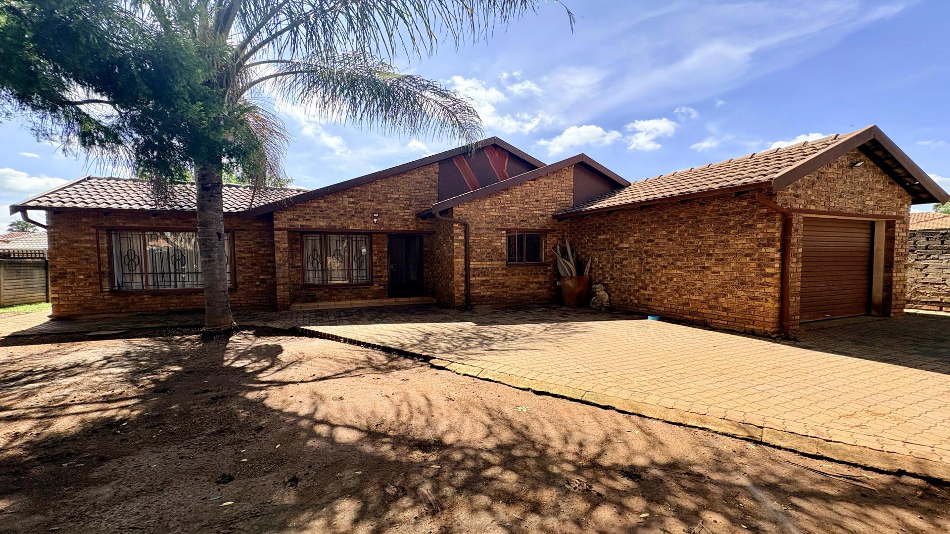 Front View of property in The Orchards