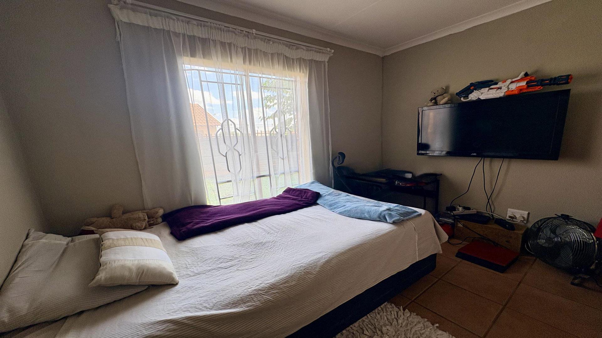 Bathroom 2 of property in The Orchards