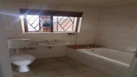 Main Bathroom of property in Weltevreden Valley