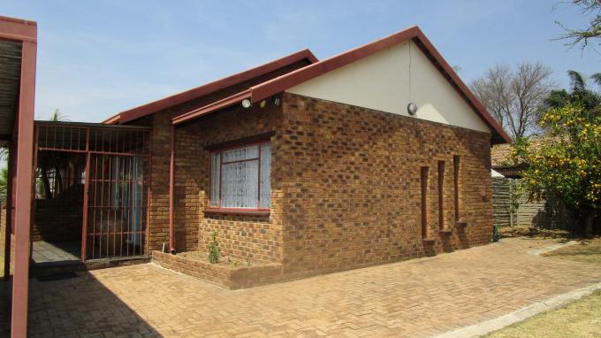 3 Bedroom House for Sale For Sale in Bonaero Park - Private Sale - MR236794