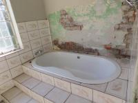 Main Bathroom - 9 square meters of property in Northmead