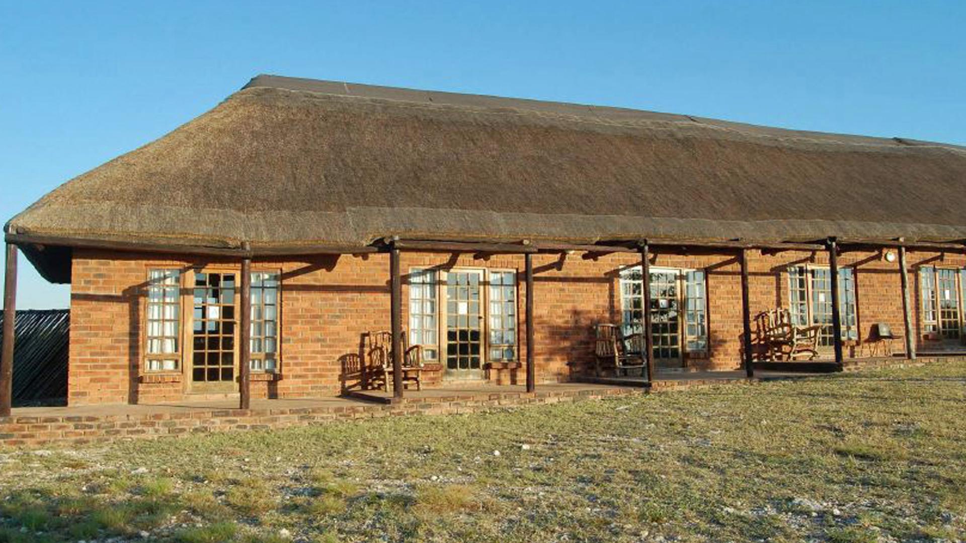 Front View of property in Roedtan