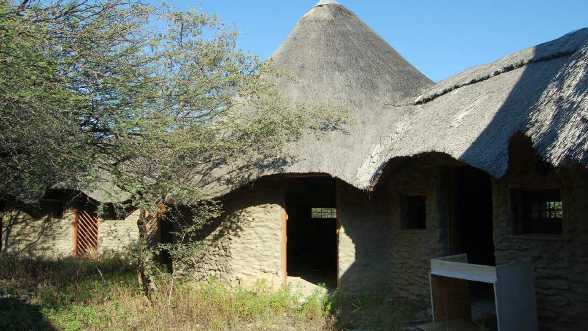 Front View of property in Roedtan