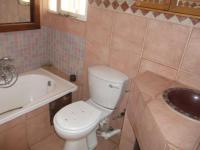 Main Bathroom of property in Kibler Park