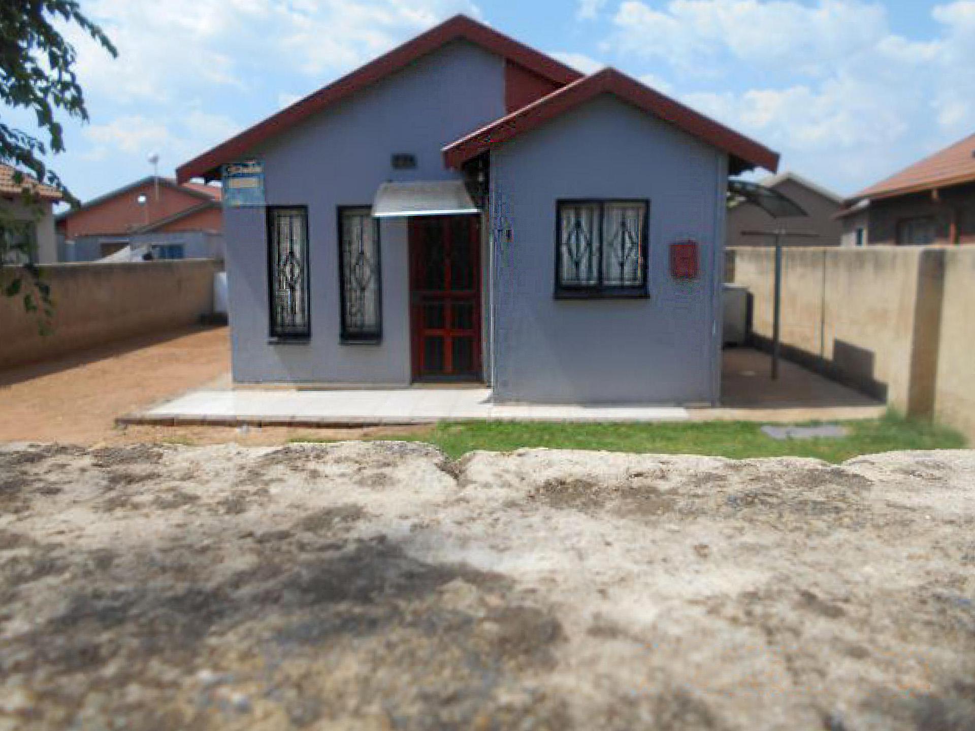 Front View of property in Klippoortjie AH