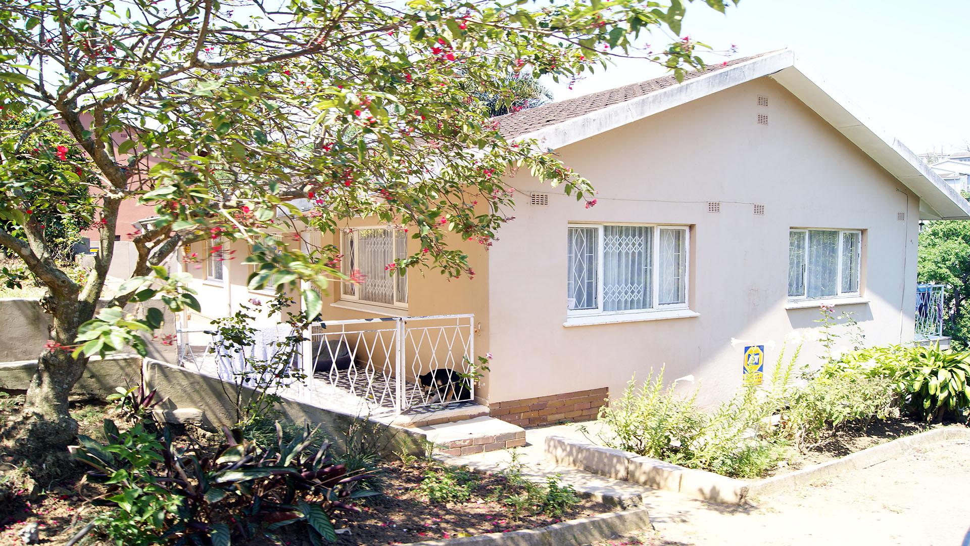 Front View of property in Kenville